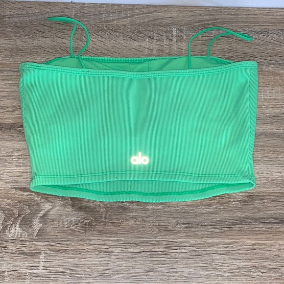 ALO Green Crop Top and Shorts Set SIZE SMALL - Picture 5 of 7